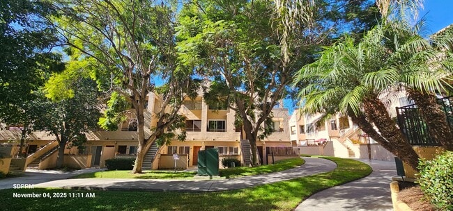 3927 Nobel Dr in San Diego, CA - Building Photo - Building Photo