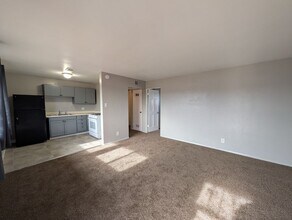 1588 Lansing St in Aurora, CO - Foto de edificio - Building Photo