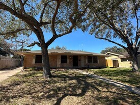 4705 Wooldridge Rd in Corpus Christi, TX - Building Photo