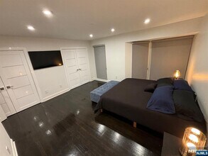 20 Veterans Way in Edgewater, NJ - Building Photo - Building Photo