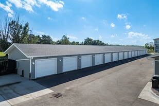 Dakota Estates in Aberdeen, SD - Building Photo