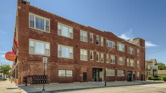 7400 S Stony Island Ave in Chicago, IL - Building Photo