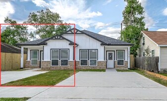 7234 St Augustine St in Houston, TX - Building Photo