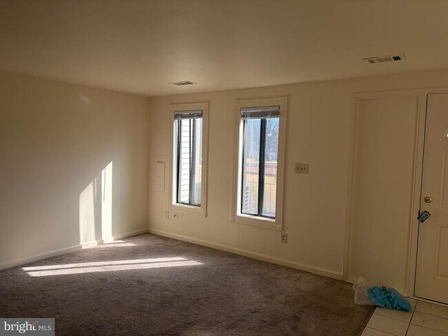 9709 Docena Dr in Gaithersburg, MD - Foto de edificio - Building Photo