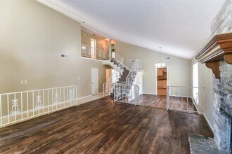 2422 Hilton Head Dr in Missouri City, TX - Foto de edificio - Building Photo