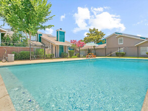 Casa Azul Townhomes in Houston, TX - Foto de edificio - Building Photo