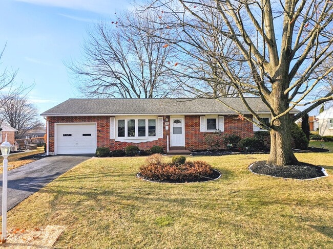 property at 1007 Lilac Ln