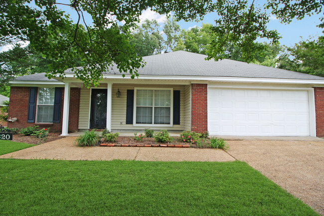 property at 320 Hawthorne Dr