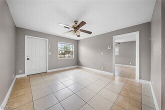 5456 Fifth Ave in Ft. Myers, FL - Building Photo - Building Photo