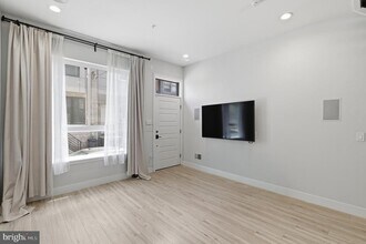 1448 N Myrtlewood St in Philadelphia, PA - Building Photo - Building Photo