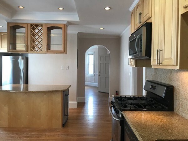 8 White Ave, Unit 2 in Chestnut Hill, MA - Building Photo - Building Photo