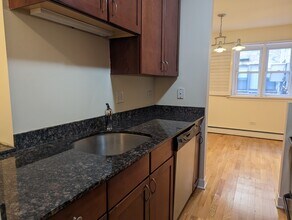 643 W Wrightwood Ave, Unit 422 in Chicago, IL - Building Photo - Building Photo