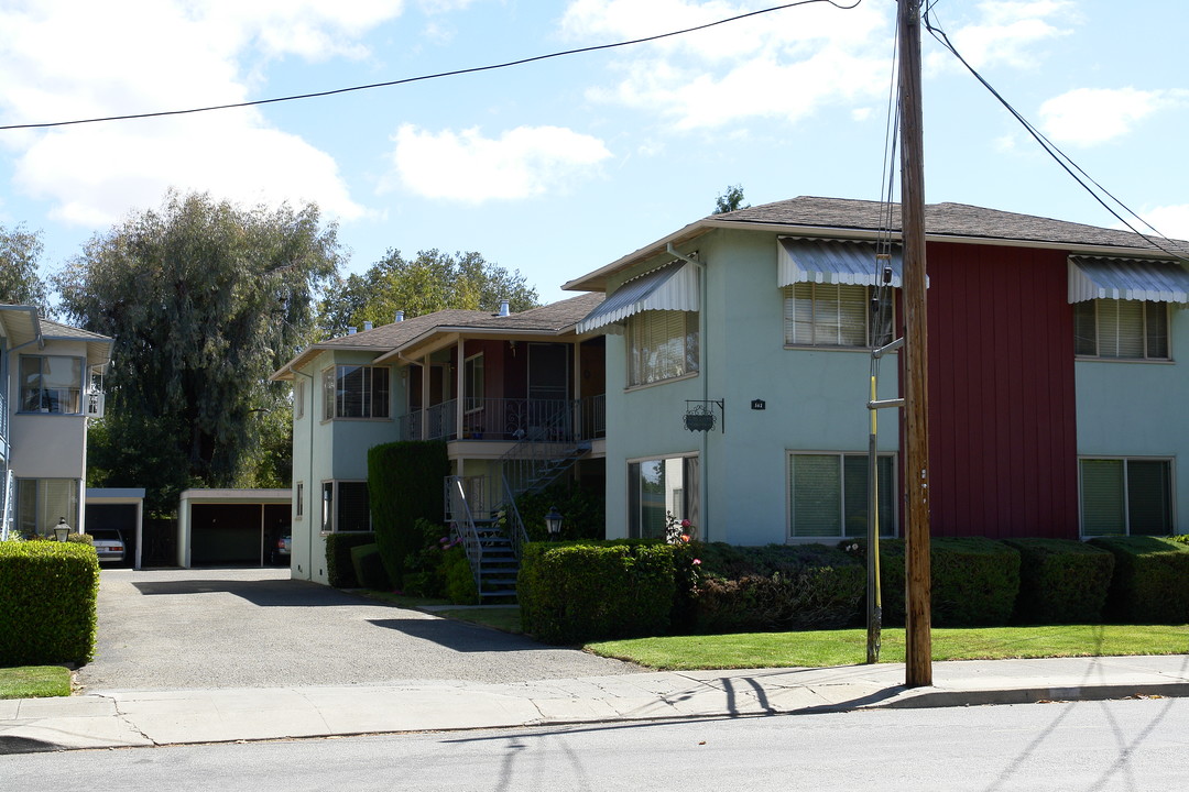 562 University Dr in Menlo Park, CA - Foto de edificio