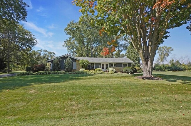 4665 N 159th St in Brookfield, WI - Building Photo - Building Photo