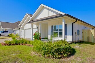 6248 Jenks Dr in Gulf Breeze, FL - Building Photo - Building Photo