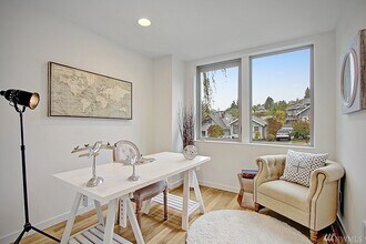 4128 36th Ave SW, Unit A in Seattle, WA - Foto de edificio - Building Photo