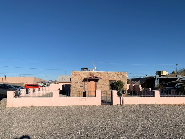 property at 1401 S Mohave Ave