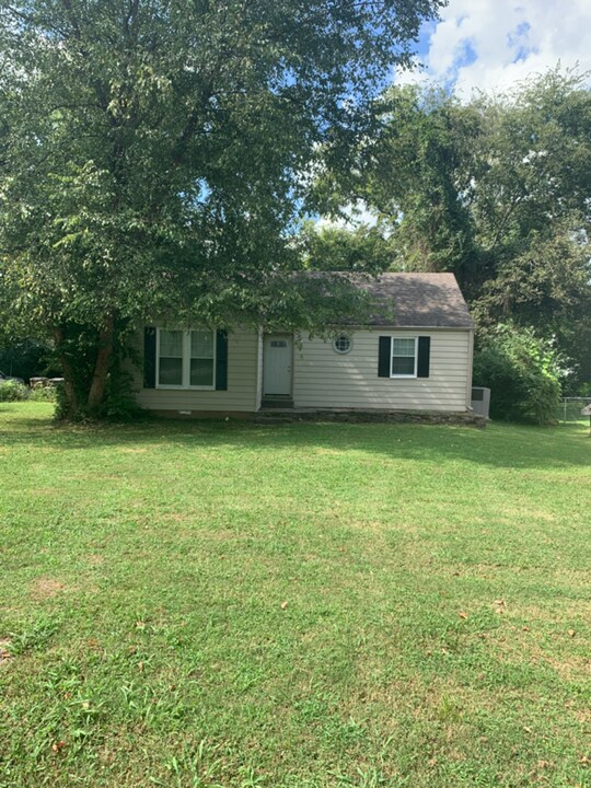 302 Kent Rd in Nashville, TN - Building Photo