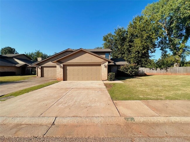 property at 213 Woodbridge Cir