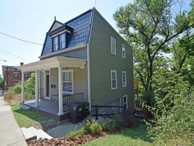 105 W Clifton Ave in Cincinnati, OH - Building Photo - Building Photo