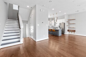 8320 Vista Bella Ln in Houston, TX - Building Photo - Building Photo