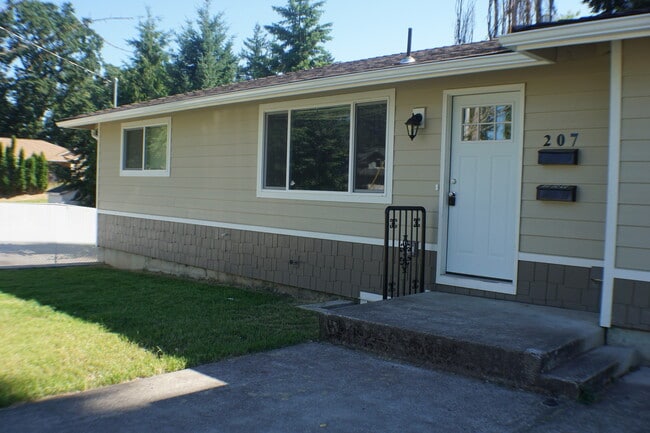 205-209 SE Sherman St in Albany, OR - Building Photo - Building Photo