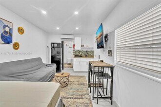 4328 SW 49th Ct in Fort Lauderdale, FL - Foto de edificio - Building Photo