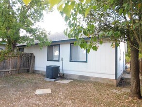 501-503 Willowbend Cove in Round Rock, TX - Foto de edificio - Building Photo