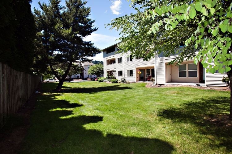 Creekside Apartments in Scappoose, OR - Building Photo