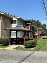 Mimosa Place Apartments in Lafayette, LA - Building Photo - Building Photo