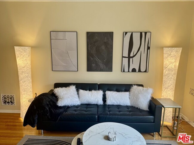 1206 S Alfred St in Los Angeles, CA - Building Photo - Building Photo