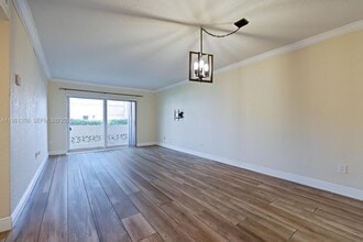 14500 SW 88th Ave in Palmetto Bay, FL - Foto de edificio - Building Photo