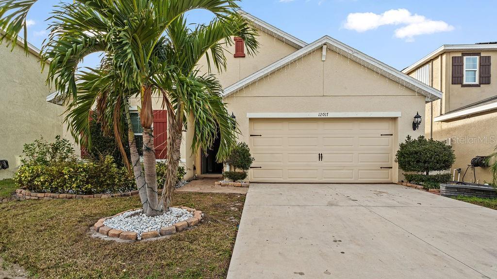 12017 Gillingham Harbor Ln in Gibsonton, FL - Building Photo