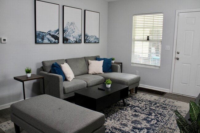 property at 3237 N Kenwood Ave