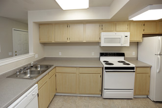 Lynmar Apartments in Colorado Springs, CO - Building Photo - Interior Photo