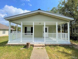 814 N E St in Pensacola, FL - Building Photo