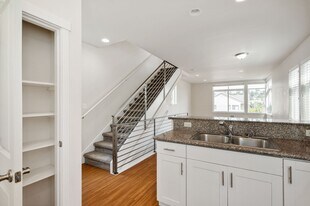 3027 21st Ave W in Seattle, WA - Building Photo