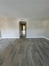 9050 NW 28th St in Coral Springs, FL - Foto de edificio - Building Photo