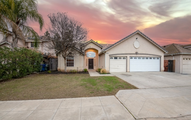 property at 7224 N Bonadelle Ave
