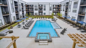 Pullman Pointe in Fishers, IN - Building Photo