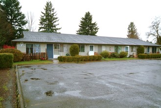 Fredericksburg Apartments in Portland, OR - Building Photo - Building Photo