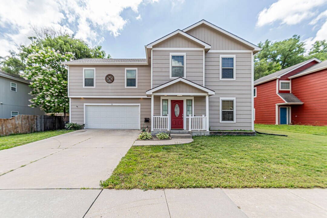 731 S Clay St in Junction City, KS - Building Photo