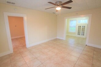 1428 E Houston St in Tyler, TX - Building Photo - Building Photo