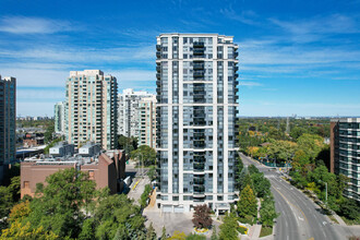 Chicago Residences in Toronto, ON - Building Photo - Building Photo