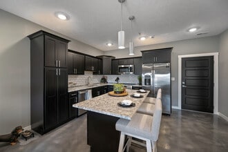 304 at Valley Pointe in Hurricane, WV - Building Photo - Building Photo