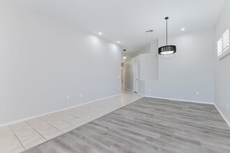 322 E Calle Cano in Green Valley, AZ - Building Photo - Building Photo