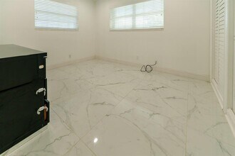 2011 N 43rd Ave in Hollywood, FL - Building Photo - Building Photo