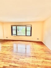 36 Broadway in Dobbs Ferry, NY - Foto de edificio - Building Photo