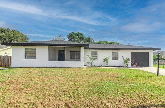 313 NW Dorchester St in Port St. Lucie, FL - Building Photo - Building Photo