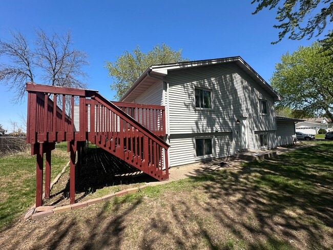 7575 Louisiana Ave N in Minneapolis, MN - Building Photo - Building Photo